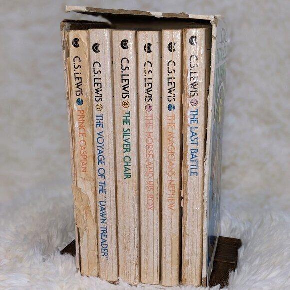 The Chronicles of Narnia Book Series Box Set - Picture 2 of 10